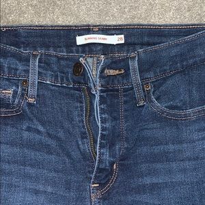 Women’s Levi skinny jeans. Slide 28. Dark wash.